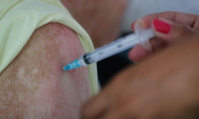 Filas enormes marcaram imunizao nos postos