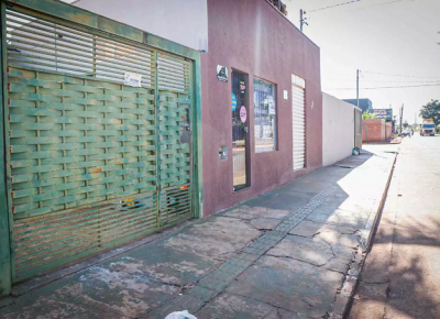 Vtima estava na calada da Rua Graa Aranha, no Bairro Aero Rancho, quando foi atingida - Foto: Henrique Kawaminami