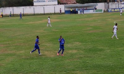 Keverson comemora aps marcar um dos gols (Foto Portal de Aquidauana)