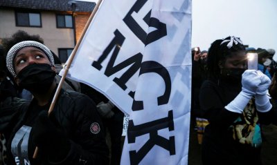 Kim Potter se demitiu da fora policial em Minnesota