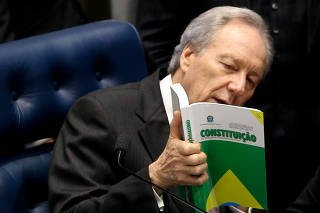 Aliados de Bolsonaro afirmavam que o senador no deveria ser o relator da CPI por ser pai do governador de Alagoas