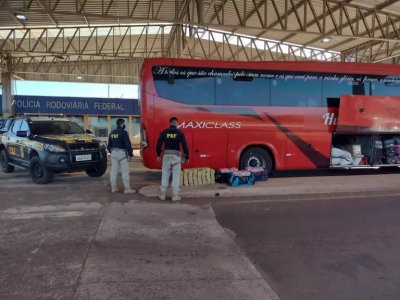 Veculo levava 34 passageiros da Bolvia e 27 deles no tinha permisso para entrar no Brasil