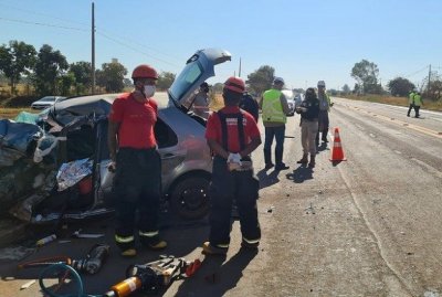 Bombeiros durante atendimento  vtima - Rdio Caula