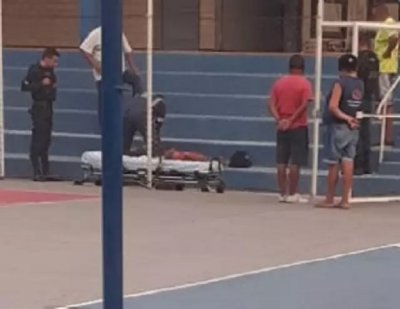 Vtima morreu na quadra de esportes da escola. (Foto: Dirio Corumbaense)