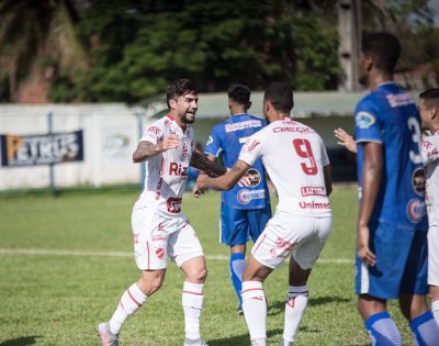 Jogador do Vila Nova comemora o gol no Norusca - Foto: Vincius Eduardo