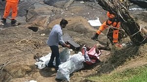 Retirada dos pertences foi feita durante todo o sbado, dia 6 de novembro - (Foto: Carlos Eduardo Alvim/ TV Globo)