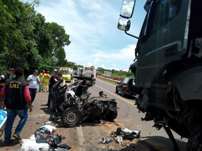 Gol ficou completamente destruído com o impacto. (Foto: Sidiney Assis)