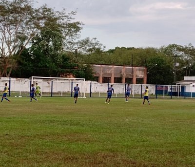 Mesmo com chuva Aquidauanense treinou ontem no Municipal