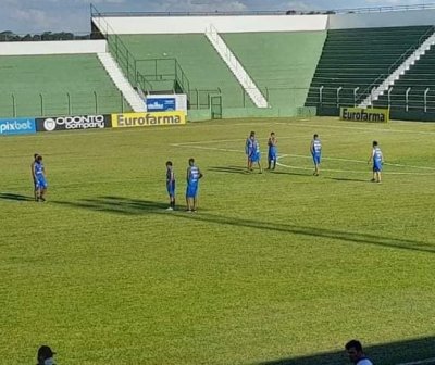 Ontem a equipe fez o reconhecimento do estdio onde joga nesta tera-feira