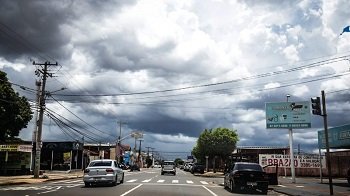 Previso de pancadas de chuva isoladas para a tarde desta segunda em Campo Grande - Henrique Arakaki