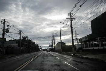 Imagem mostra tempo fechado no incio da manh desta sexta-feira em Campo Grande - Henrique Arakaki