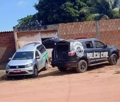 Funerria e Polcia Civil no local onde mulher foi encontrada morta. (Divulgao)