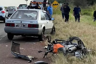 Veculos ficaram destrudos aps coliso na MS-134, em Nova Andradina. (Foto: Nova News)