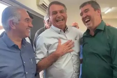 Bolsonaro e Riedel durante carreata pela Avenida Afonso Pena. (Foto:: Assessoria)