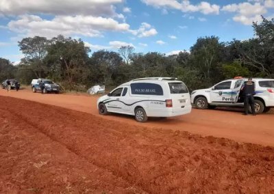 Polcia, percia e funerria estiveram no local do acidente fatal (Foto: Direto das Ruas)