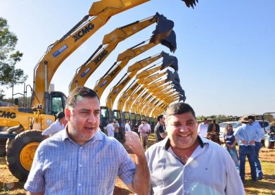 Prefeito de Aquidauana recebeu novo equipamento para reforar a frota