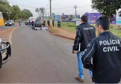 Movimentao de policiais civil e percia no local onde ocorreu acidente com morte nesta manh (Foto: Adilson Domingos)