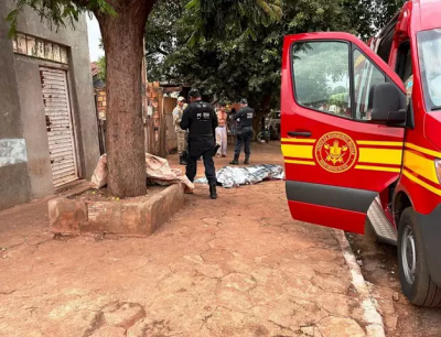 Atingido por facadas, Luciano morreu na hora em calada (Foto: Ivinoticias)