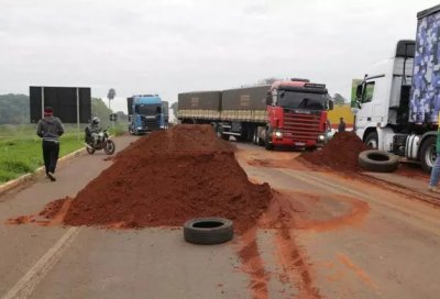 Um dos bloqueios desta tera-feira. (Foto: Ksie Aino)