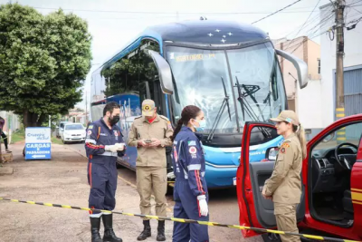 Bombeiros e Samu foram acionados, mas no houve tempo para socorro. (Foto: Henrique Kawaminami)