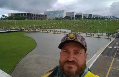 Russo durante a invaso aos trs Poderes, em Braslia, no dia 8 de janeiro. (Foto: Reproduo)