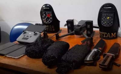 Objetos apreendidos no local onde ocorreu a ao policial (Foto: reproduo / Fatos MS)