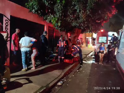 Local foi isolado pela Polcia Militar; vtima foi atingida por mais de dez disparos. (Foto: Direto das Ruas)