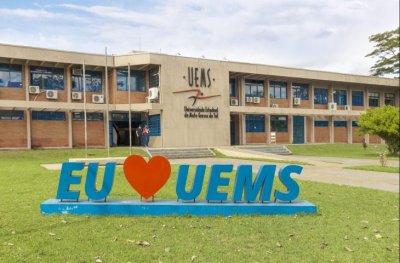 Fachada da UEMS em Dourados