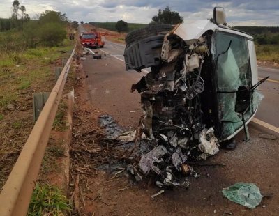 Lancer ficou completamente destruda (Foto: Notcias do Cerrado)