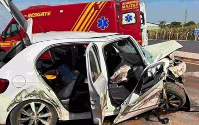 Carro ocupado por Narciso ficou completamente destruído. (Foto: Site Jornal da Nova)