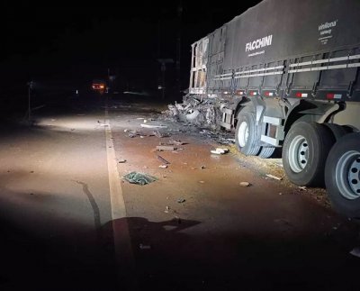 Local do acidente envolvendo trs caminhes e que deixou dois mortos (Foto: Direto das Ruas)