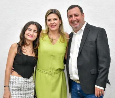 Prefeito Odilon Ribeiro, esposa Maria Eliza e a filha Maria Clara