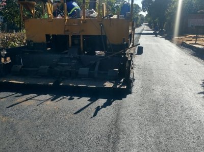 Temperatura ajuda empresa executar obra de asfalto em Aquidauana