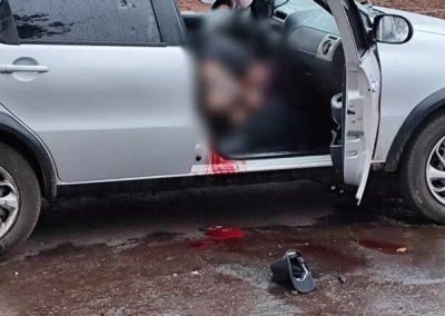 Homem morto dentro de carro na Avenida Aeroclube. (Foto: Direto das Ruas)