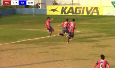 Vitor (camisa 11) comemora gol que virou o placar (Foto: Reproduo/FFMS)