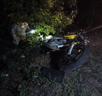 Moto foi destruda pelo impacto - Foto divulgao