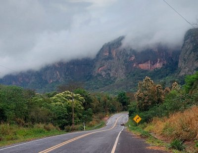 Rodovia MS-450 prximo ao Distrito de Piraputanga, em Aquidauana (Foto: Jairton Bezerra da Costa)