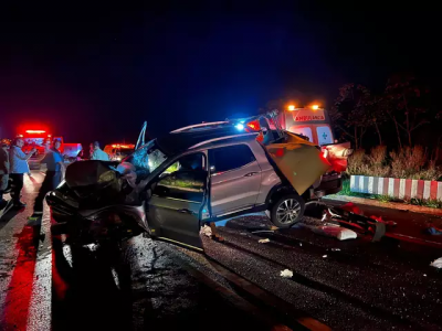 aminhonete ficou destruda aps coliso. (Foto: Reproduo/Jornal da Nova)