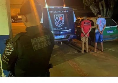 Adolescentes foram apreendidos pela Polcia Militar na noite deste domingo (22) (Foto: Site Regio News)