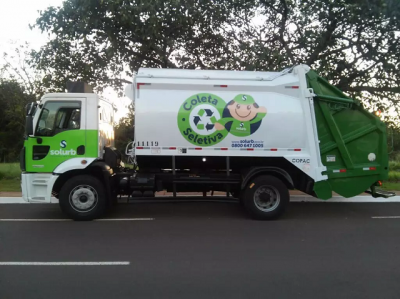 Caminho de coleta seletiva, um dos servios prestados pela Solurb em Campo Grande (Foto: Divulgao)