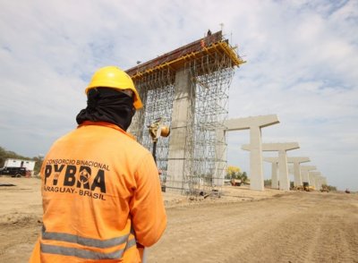 Construo da ponte sobre Rio Paraguai  uma das prioridades da rota (Foto: Toninho Ruiz)