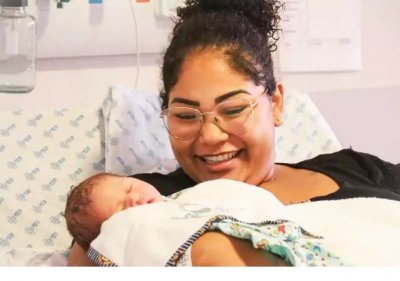 Maressa feliz da vida, com o primeiro filho no colo (Foto: Henrique Kawaminami)