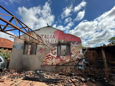 Casa da vtima foi incendiada aps o homicdio. (Foto: divulgao PCMS)