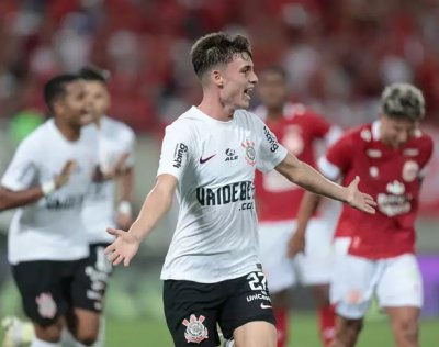 O atacante Breno Bidon comemora gol marcado com a camisa do Corinthians. (Foto: Rodrigo Coca)