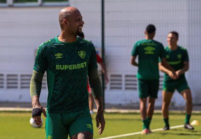Felipe Melo em momento descontrado no treino do Fluminense (Foto: Marcelo Gonalves/FFC)
