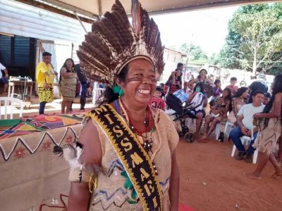 Primeira Miss Me Indgena  tambm a primeira moradora da aldeia urbana, Adelina da Silva, de 59 anos (Foto: Kamila Alcntara)