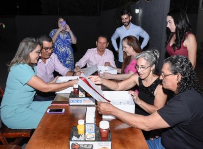 Surpresa deixou famlia inteira emocionada (Foto: Rafael Dias)