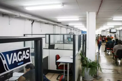 Guich de atendimento dentro da Funsat, onde vagas so ofertadas. (Foto: Arquivo/Henrique Kawaminami)