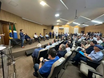 Encontro desta manh  acompanhado por secretrios de governo e bancada parlamentar do Estado.(Foto: Marcos Maluf)