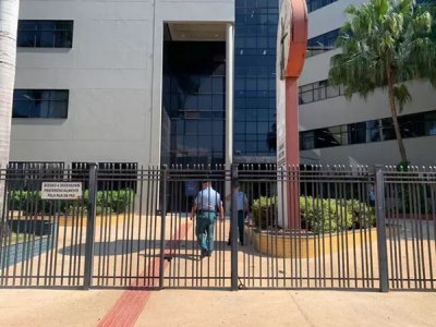 Prdio do Frum foi fechado na manh de quinta-feira durante operao. (Foto: Bruna Marques)